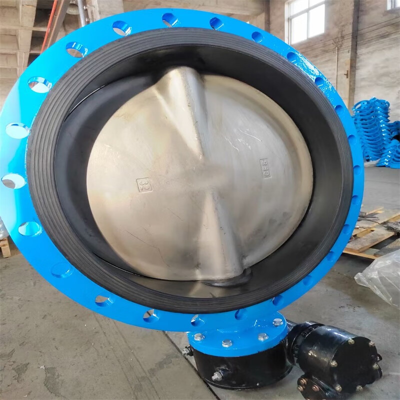 衔接贴条与贴合垫连接贴合在伸缩框外壁上