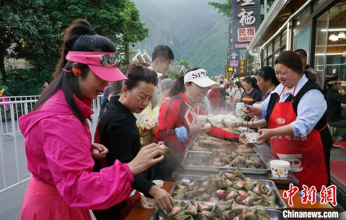 穿越震后新生路：2025汶川半程马拉松在映秀鸣枪