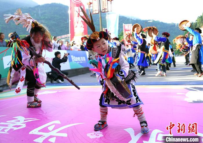 穿越震后新生路：2025汶川半程马拉松在映秀鸣枪