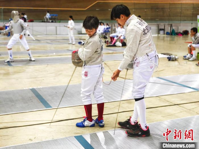 近两千名青少年剑客齐聚