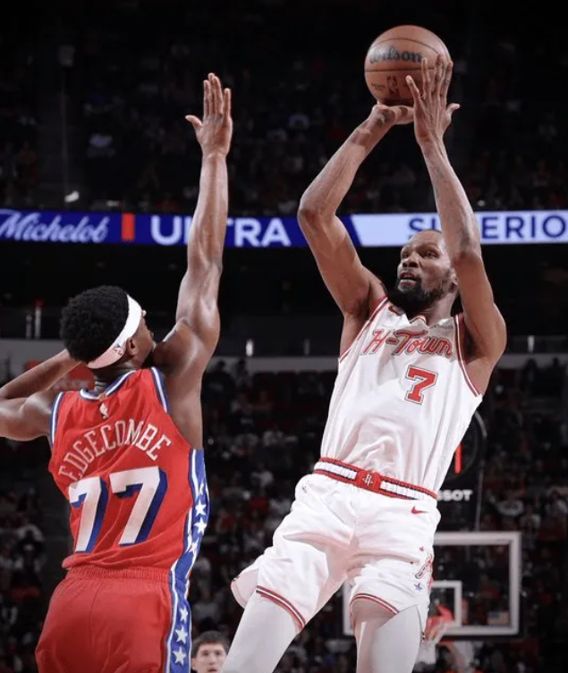 杜兰特末节关键三分助火箭逆转 创多项生涯纪录