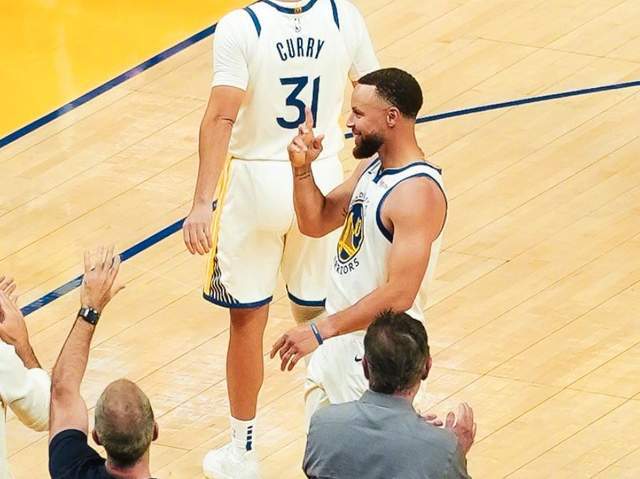 火箭力克勇士斩获六连胜 冲击西部前四格局生变