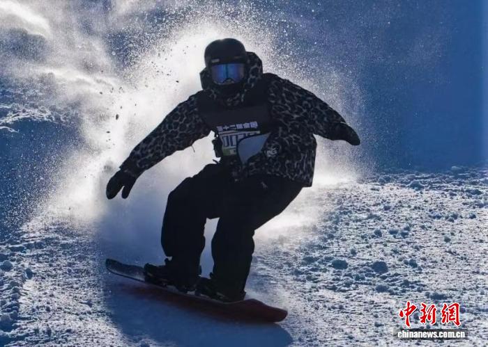 陕西省首届单板滑雪F级挑战赛落幕，400余名选手